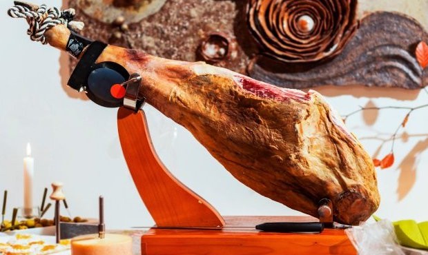 Passion for hand-carved vs. machine-cut jamon… in the Guardian ;)